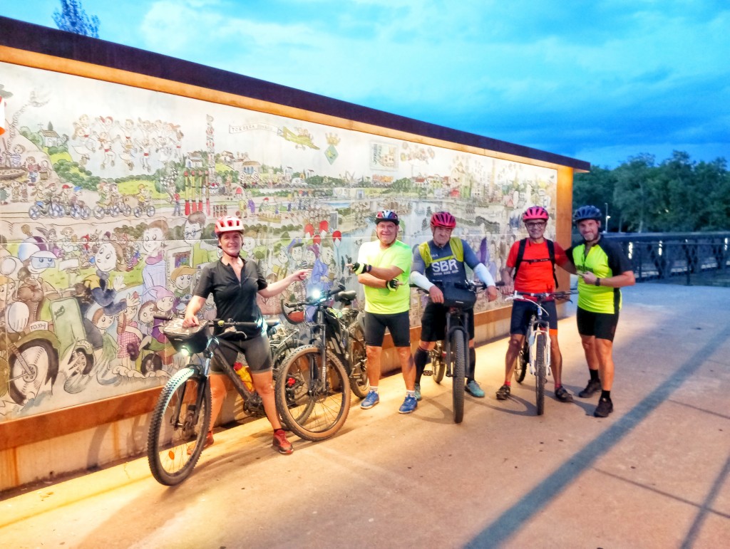 Foto: Vadebici. Einige Teilnehmer der Nacht-Radtour.