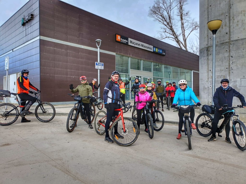 Foto: Va de Bici. Bahnhof Maçanet-Massanes.