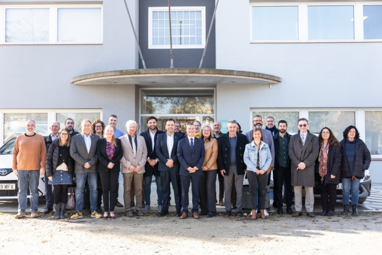 Foto: Tourdera. Foto de grup dels integrants del projecte Hydroscopia - REGEN