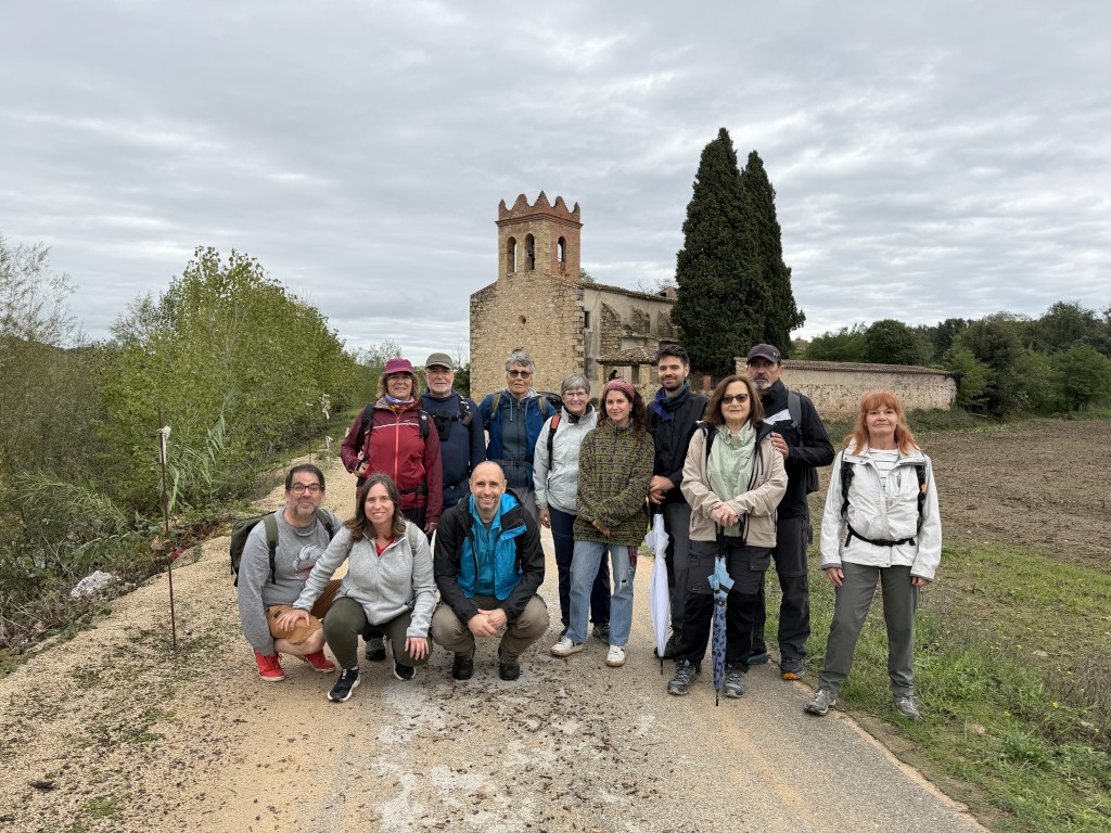 Foto: Tourdera. Fotografia de grup de la visita guiada a Fogars de la Selva.