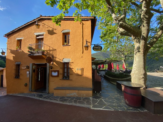 Foto: Restaurant Fonda Montseny. Directori d'empreses Tourdera.