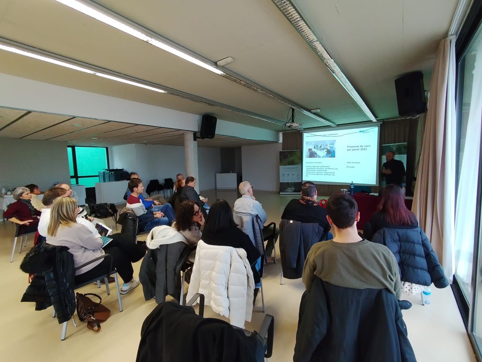 Foto: Tourdera. Imatge de la reuniÃ³ de seguiment realitzada al gener de 2024 a lâ€™ajuntament de Montseny.