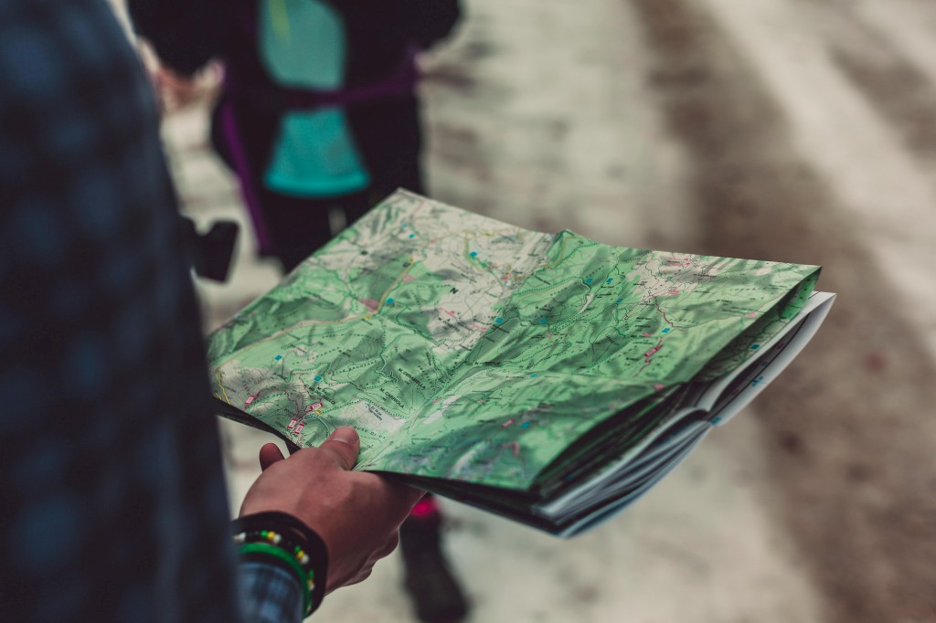 map - photo by francesco paggiaro (Pexels)